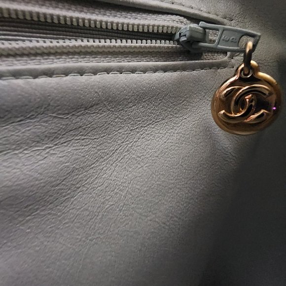 Chanel Medallion tote - Picture 3 of 10